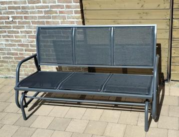 Schommelbank beschikbaar voor biedingen