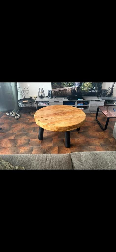 Ronde massief houten salontafel – karaktervol en robuust, Huis en Inrichting, Tafels | Salontafels, Zo goed als nieuw, Ophalen