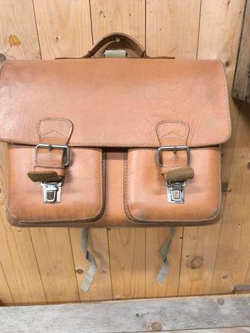 Boekentas, vintage retro leer beschikbaar voor biedingen