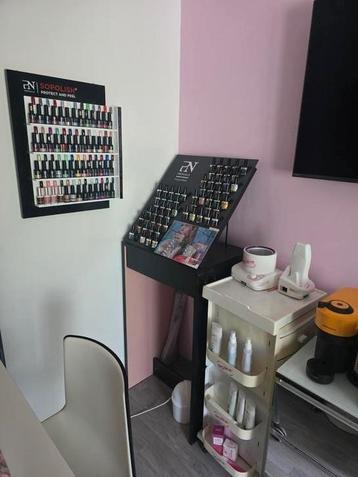 Stopzetting beautysalon alles mag weg beschikbaar voor biedingen