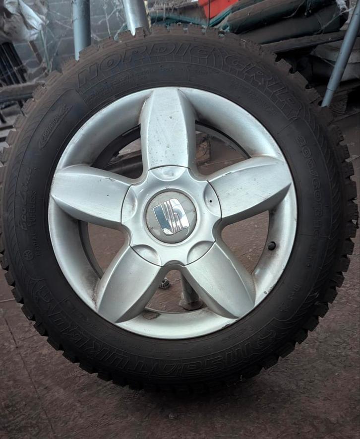 4 winterbanden 205/60/R16 92H; nu op aluminium velg, Auto-onderdelen, Banden en Velgen, Ophalen