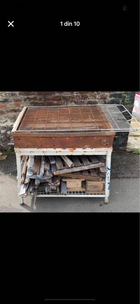 Grande barbecue fait sur mesure tres solide !!!, Tuin en Terras, Houtskoolbarbecues, Gebruikt, Ophalen
