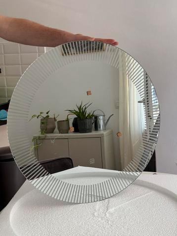 Ronde spiegel met verlichting  beschikbaar voor biedingen