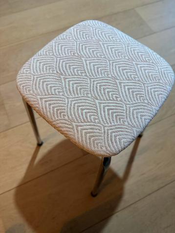 Mooi metalen krukje vintage/Chrome stijl beschikbaar voor biedingen