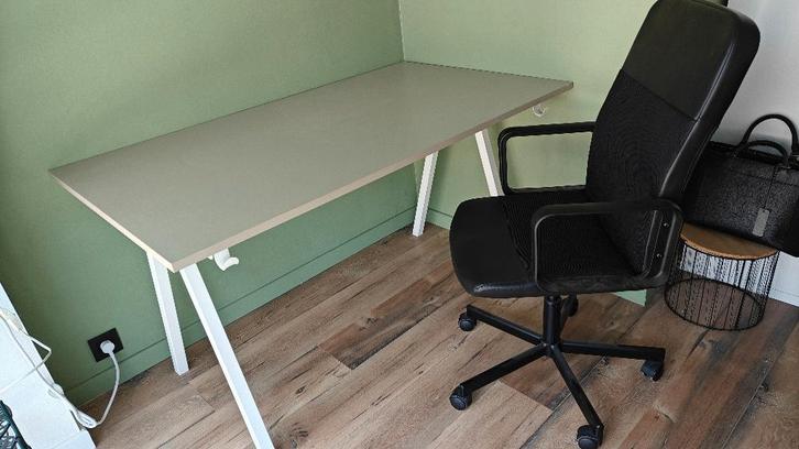 Bureautafel + Bureaustoel, Huis en Inrichting, Bureaus, Zo goed als nieuw, Bureau, Ophalen