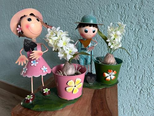 pots décoratifs en métal avec fille et garçon, Jardin & Terrasse, Pots de fleurs, Comme neuf, Métal, Intérieur, Balcon, Moins de 40 cm