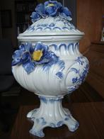 Vase en porcelaine avec couvercle Cadeau ?, Antiquités & Art, Antiquités | Vases, Enlèvement