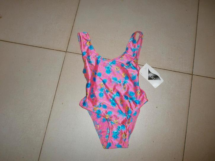 Maillot fille 6 ans NEUF, Kinderen en Baby's, Kinderkleding | Kinder-zwemkleding, Zo goed als nieuw, Zwembroek, Maat 116, Meisje