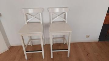 2 witte IKEA Ingolf barstoelen — 40€ voor beide! beschikbaar voor biedingen