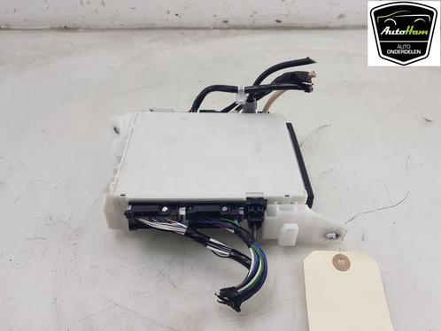 ZEKERINGKAST Toyota Aygo X (|63571521|8273070010|), Auto-onderdelen, Elektronica en Kabels, Toyota, Gebruikt