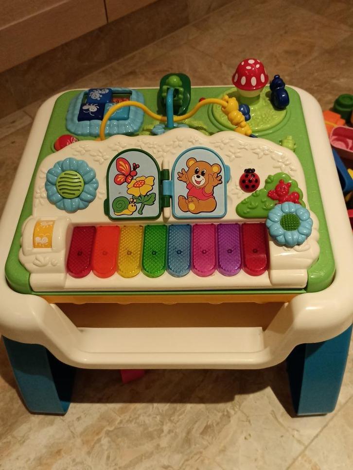 Chicco activiteiten speeltafel + bouwplaat met 90 blokken, Kinderen en Baby's, Speelgoed | Speeltafels, Gebruikt, Ophalen of Verzenden