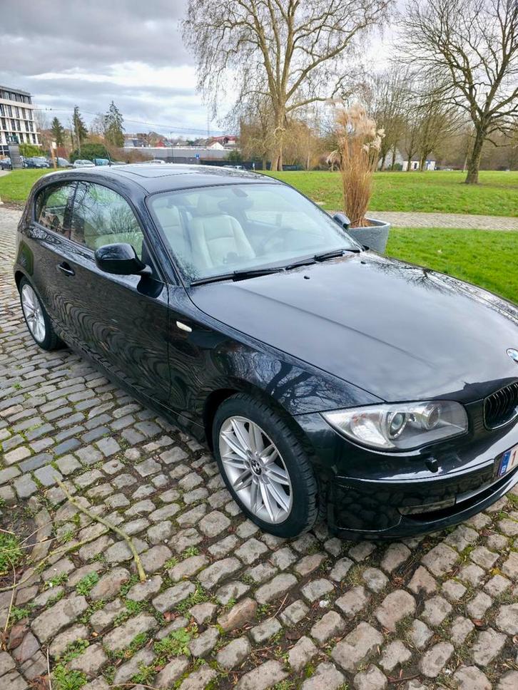 BMW 116i - Édition Spéciale Shadow (Intérieur Cuir Beige), Autos, BMW, Entreprise, Série 1, ABS, Airbags, Air conditionné, Bluetooth