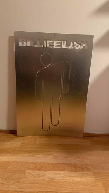 Metalen plaat Billie Eilish &logo beschikbaar voor biedingen