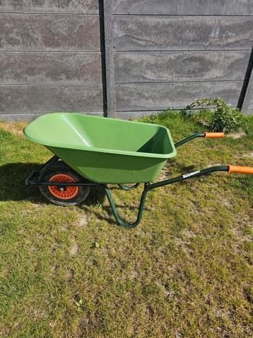 Kruiwagen, zo goed als nieuw beschikbaar voor biedingen