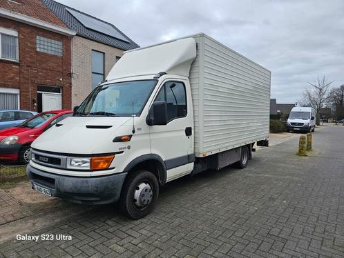 Iveco daily 40C11 2.8 tdi 63.000km meubelbak en laadbrug, Auto's, Bestelwagens en Lichte vracht, Particulier, Iveco, Diesel, 3 deurs