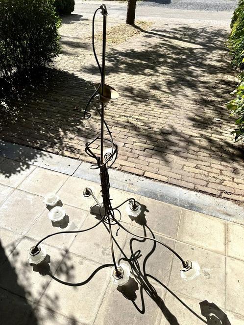Kroonluchter in oude stijl met kwastjes - goede staat, Huis en Inrichting, Lampen | Kroonluchters, Gebruikt, Glas, Metaal, Ophalen
