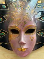 Venitiaans  masker met  goud!, Enlèvement