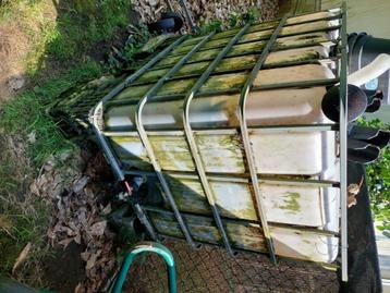 Waterton 1000 liter met kraantje beschikbaar voor biedingen