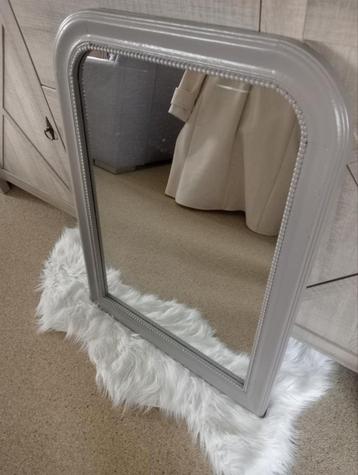 spiegel  beschikbaar voor biedingen