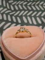 9Karaats Gouden Verlovingsring met 3 Diamanten, Handtassen en Accessoires, Ringen, Nieuw, 17 tot 18, Dame, Goud