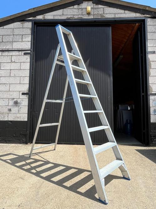 Solide 1x8 alu trapladder (professioneel), Doe-het-zelf en Bouw, Ladders en Trappen, Gebruikt, Trap, 2 tot 4 meter, Opvouwbaar of Inschuifbaar