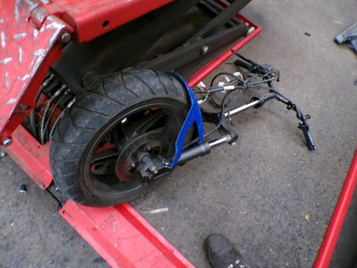 Fourche Aprilia SR50 LP/15079, Fietsen en Brommers, Brommeronderdelen | Scooters, Gebruikt, Aprilia, Overige typen, Ophalen