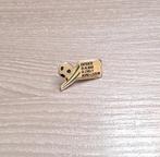 PIN - VOETBAL - FOOTBALL, Verzamelen, Speldjes, Pins en Buttons, Verzenden, Gebruikt, Sport, Speldje of Pin