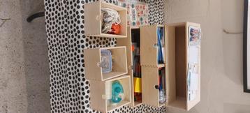 Lot meuble bois et articles de bureau beschikbaar voor biedingen