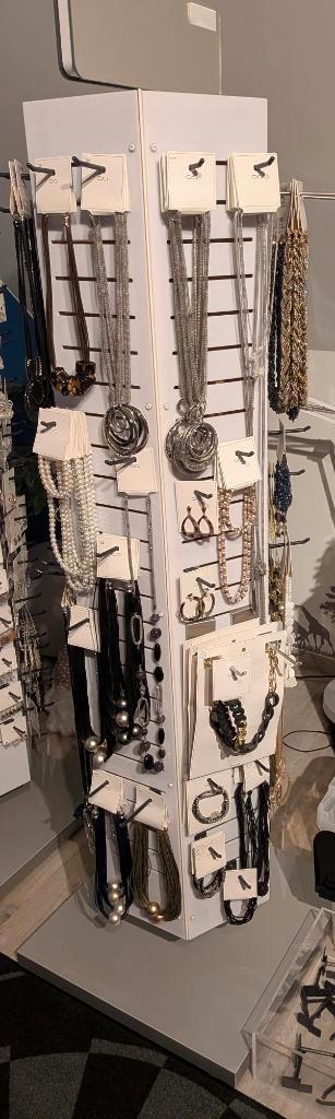 Juwelen + draaiende display met spiegel + zonnebrillen, Handtassen en Accessoires, Oorbellen, Nieuw, Ophalen