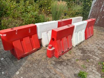 7x kunststof barrier rood/wit TITAN beschikbaar voor biedingen
