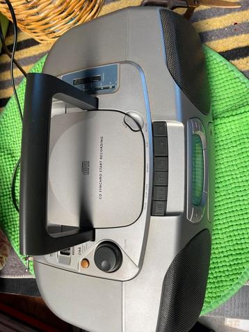 Radio cd speler beschikbaar voor biedingen