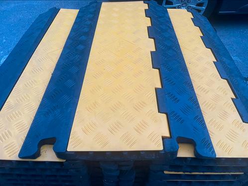 kabelbescherming - kabelbrug -kabelgoot -kabeldrempel, Doe-het-zelf en Bouw, Elektriciteit en Kabels, Ophalen