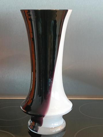 Spectaculaire vase de Murano deux tons. 1970 Super design.