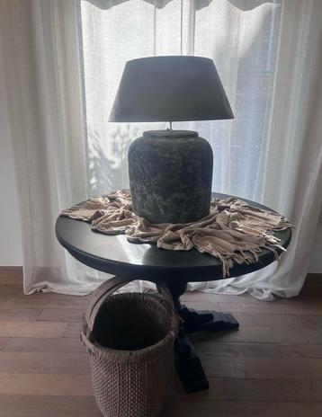 Eiken tafel beschikbaar voor biedingen