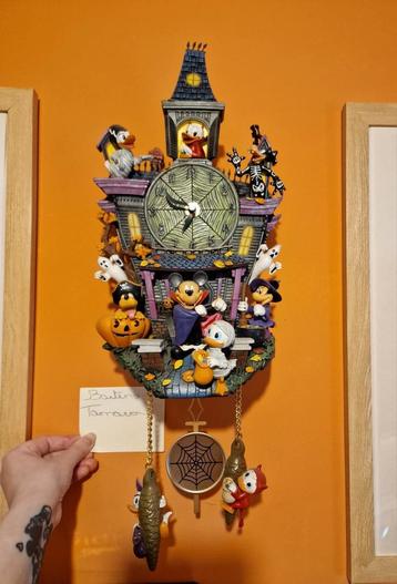 Disney halloween klok  beschikbaar voor biedingen