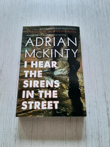 Adrian McKinty : I Hear the Sirens in the Street  beschikbaar voor biedingen