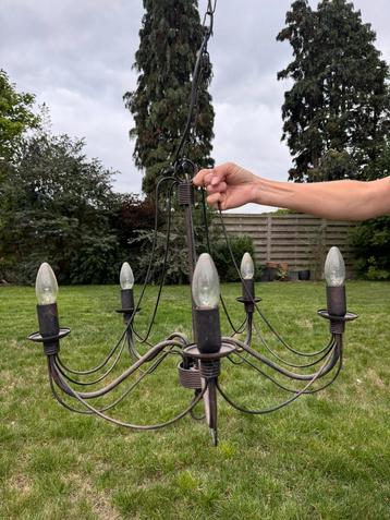 Roest(bruin)kleurige metalen kroonluchter met 5 armen beschikbaar voor biedingen