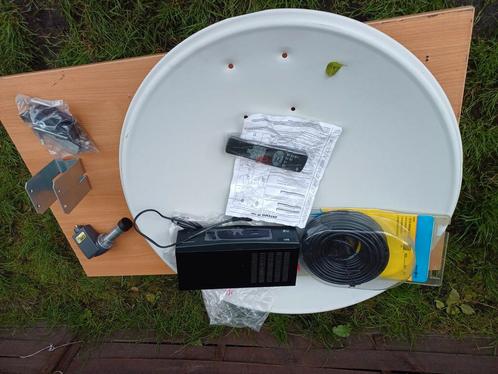 A vendre kit satellite +parabole +décodeur +20 mètres câbles, TV, Hi-fi & Vidéo, Antennes paroboliques, Comme neuf, Enlèvement