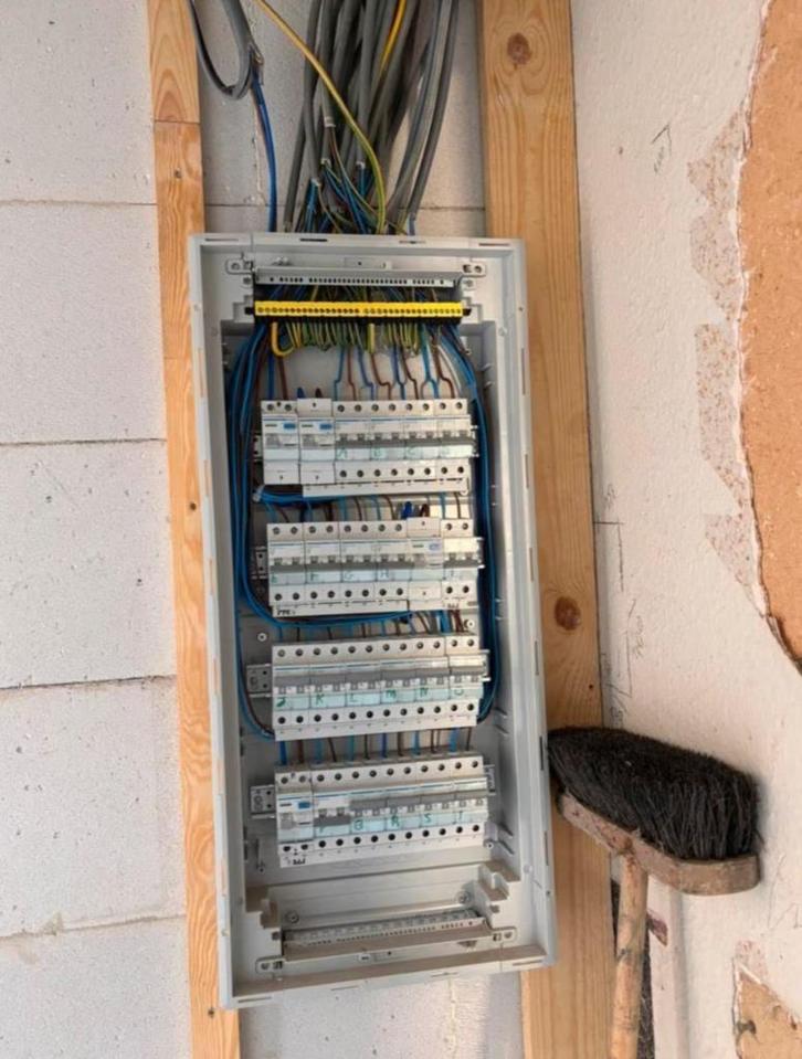 #électricien #travaux van gebouwen #chauffagiste, Doe-het-zelf en Bouw, Elektriciteit en Kabels, Nieuw, Ophalen of Verzenden