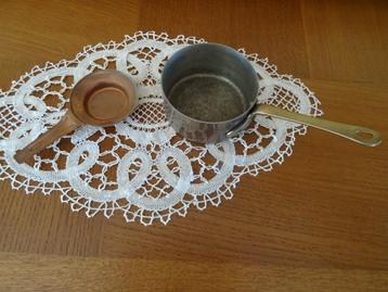 2 antieke pannetjes beschikbaar voor biedingen