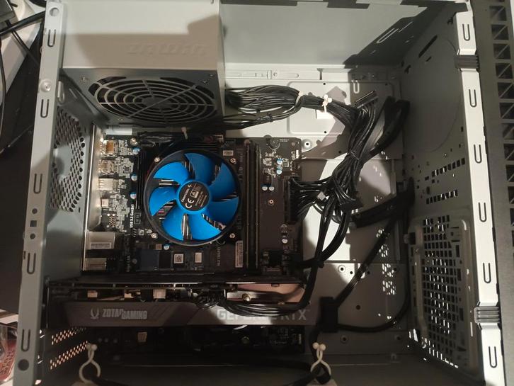 PC Gamer Erazer in zeer goede staat., Games en Spelcomputers, Games | Pc, Zo goed als nieuw, Overige genres, 3 spelers of meer