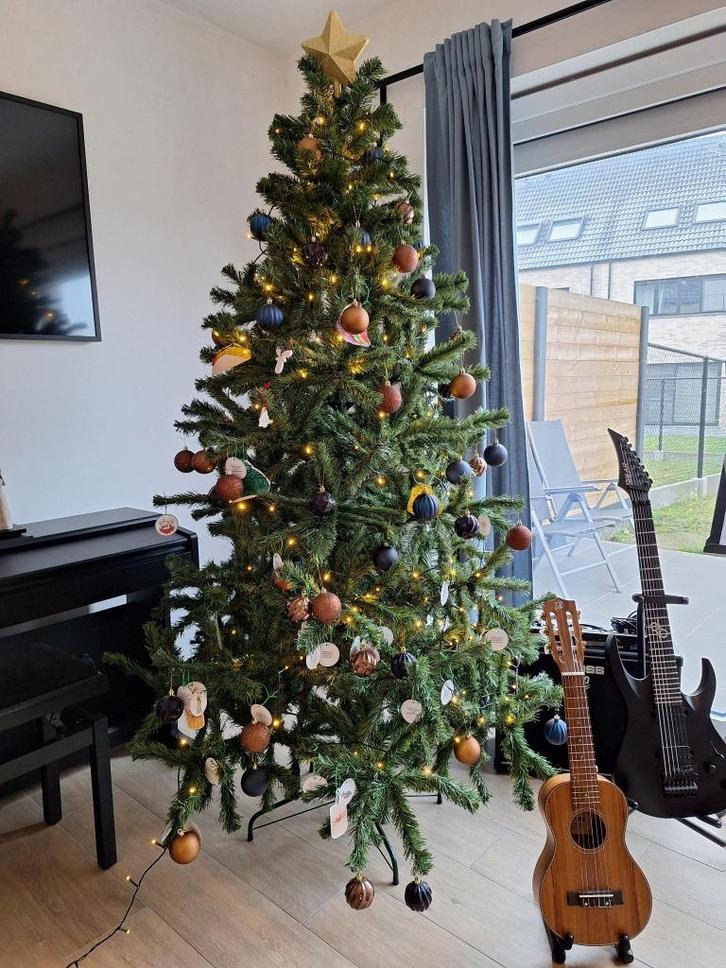 Kerstboom (210 cm), Diversen, Kerst, Zo goed als nieuw, Ophalen