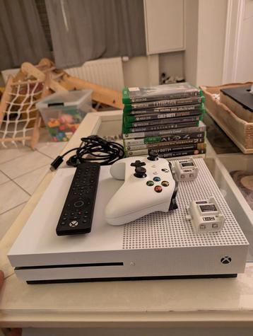Xbox one S met toebehoren en games beschikbaar voor biedingen