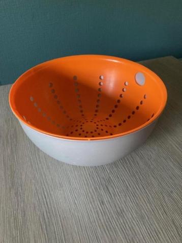 Grote kom + vergiet KOZIOL weinig gebruikt voor 5 euro   beschikbaar voor biedingen