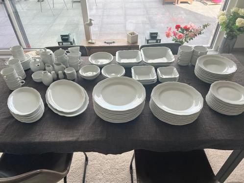 kompleet eetservies  - wit - af te halen wingene, Huis en Inrichting, Keuken | Servies, Zo goed als nieuw, Compleet servies, Effen
