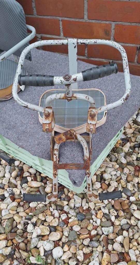 Vintage fietsstoeltje, fietsstoeltjes, retro uitstraling., Fietsen en Brommers, Fietsaccessoires | Fietsstoeltjes, Gebruikt, Voetsteuntjes