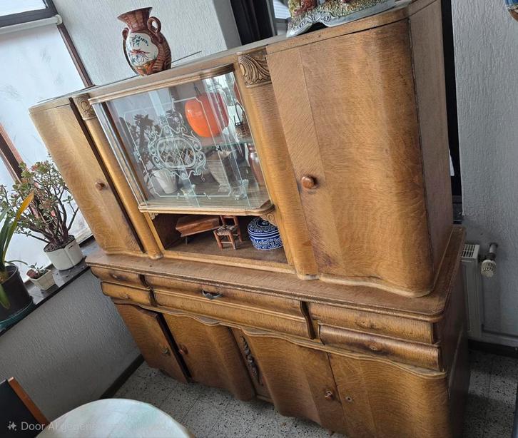 Zeer oude buffet kast . Vintage. Slechte staat., Huis en Inrichting, Kasten | Buffetkasten, Glas, Ophalen