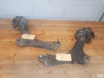Volvo S60 S80 V60 V70 2010 - 2017 draagarm rechts voor €30 beschikbaar voor biedingen