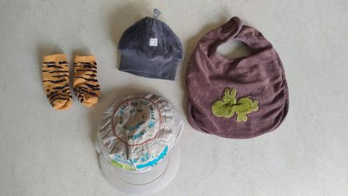 Lot de vêtements accessoires pour bébé, Enfants & Bébés, Vêtements de bébé | Bonnets, Écharpes & Moufles, Comme neuf, Bonnet, Enlèvement ou Envoi