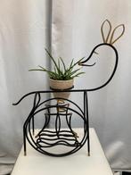 Vintage bambi krantenrek in smeedijzer met bloempothouder, Ophalen, Gebruikt